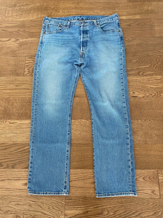 Levi’s 501 36x30 medium wash jeans Y2K Faded Distr