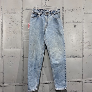 Jeans Levi&#39;s 550 de lavado claro desgastados de la década de 1990, talla 26 x 29