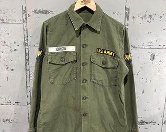 Camisa militar auténtica vintage de los años 70, USMC OG-107, uniforme de la Guerra de Vietnam decorado, con botones, talla M.