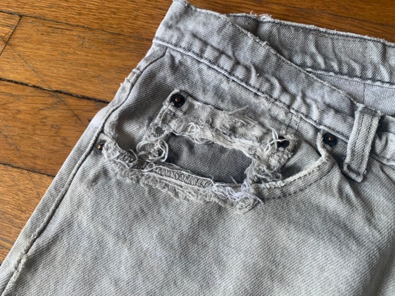 80s 36x31 Distressed Levi’s 550 Light Gray Wash D… - image 4