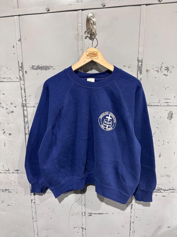 Vintage 80s Navy Raglan Crosslake Evangelical Church Crewneck Sweatshirt Medium