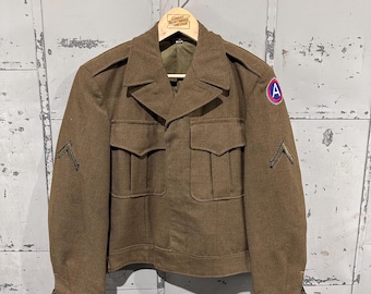 Giacca Ike vintage della seconda guerra mondiale, esercito americano, taglia 34, lana verde con toppe decorate, taglia piccola