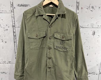 True Vintage 70s Military USMC Stencil OG-107 Fatigue Button Up Shirt Long Sleeve Vietnam War Army Green Uniform Medium