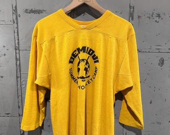 Vintage 70s Bemidji Hockey Camp 3/4 Sleeve Thrashed Distressed Yellow Football Jersey T-Shirt Large