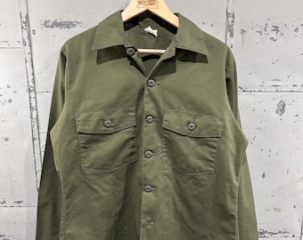 True Vintage Military 70-tals OG-507 Trötthetsskjorta med knappar Vietnamkriget (armégrön)