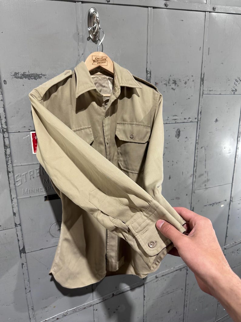 True Vintage 50-tals Lautersteins märke Gabardin militär officersuniform jordfärgad beige skjorta med knappar bild 4