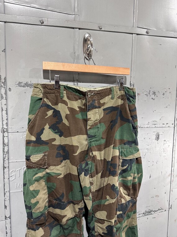 35x29.5 90s US Army Woodland Camouflage Cargo Pants Small Short