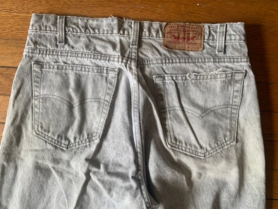 80s 36x31 Distressed Levi’s 550 Light Gray Wash D… - image 6