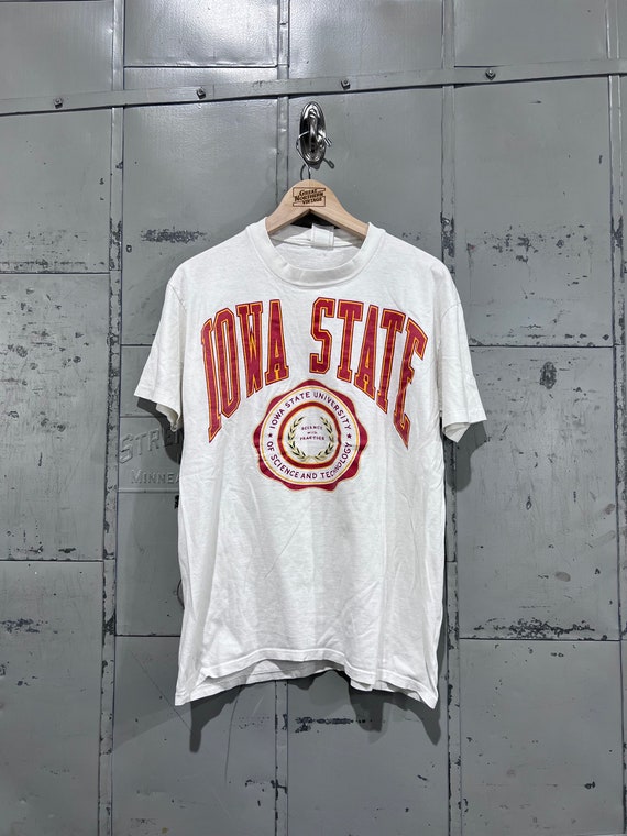 Size medium 1990s Iowa state cyclones    graphic t