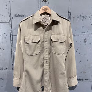 True Vintage 50-tals Lautersteins märke Gabardin militär officersuniform jordfärgad beige skjorta med knappar bild 1