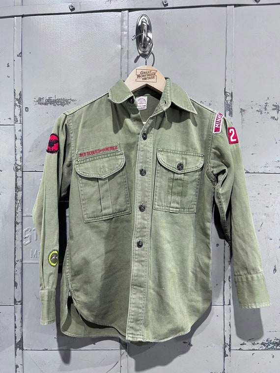 Petite chemise longue vintage des années 60 de l'US Air Force, militaire de la guerre du Vietnam, à manches courtes en coton og-107, fabriquée aux États -Unis - France