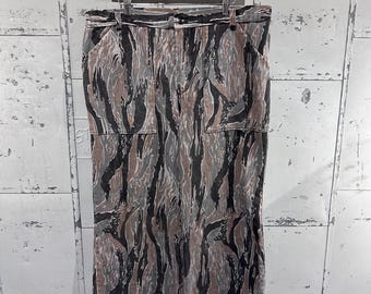 Vintage 90s Cargo Style Woodland Earth Tone Camo Winter Essential Baggy Relaxed Utility Pants 39x29 Tiger Stripe Camouflage