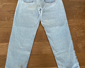 Vintage Levi’s 561 women’s jeans size 16 loose fit straight leg light wash denim distressed