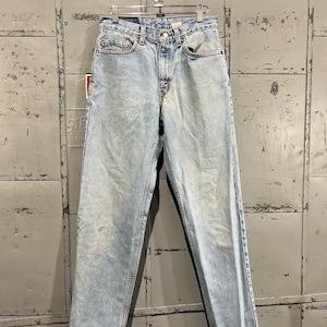 Size 30x32 90s Levi’s 550 light wash Denim Jeans Relaxed Fit Tapered Leg