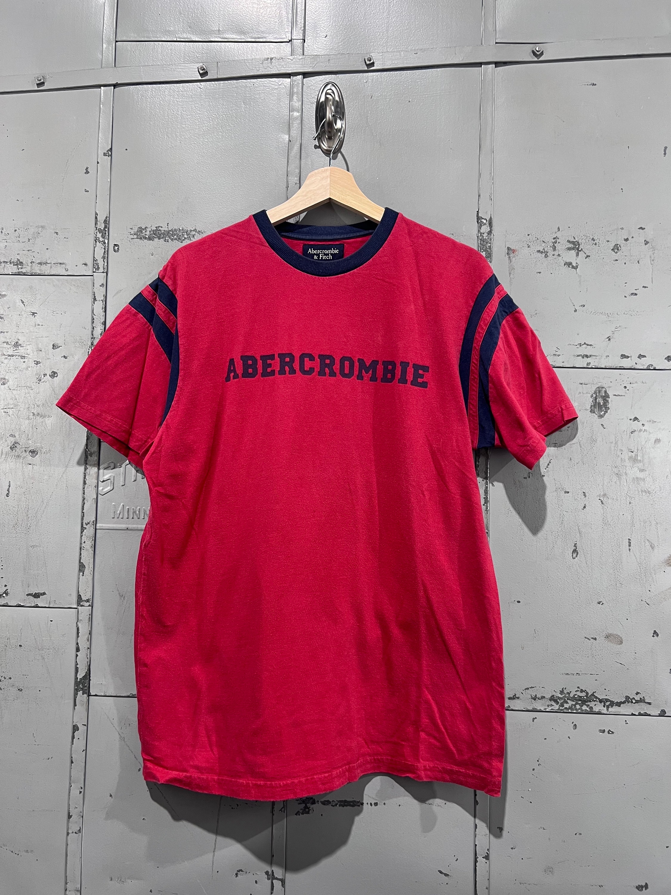 Abercrombie&Fitch アバクロ　Tシャツ　ガーリー　平成　y2k y2k 00s アバクロ Tシャツ 平成ギャル デカロゴ 海外ガール（618