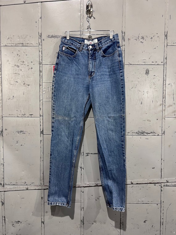 Size 29 1990s Guess? Jeans original fit 050  narro