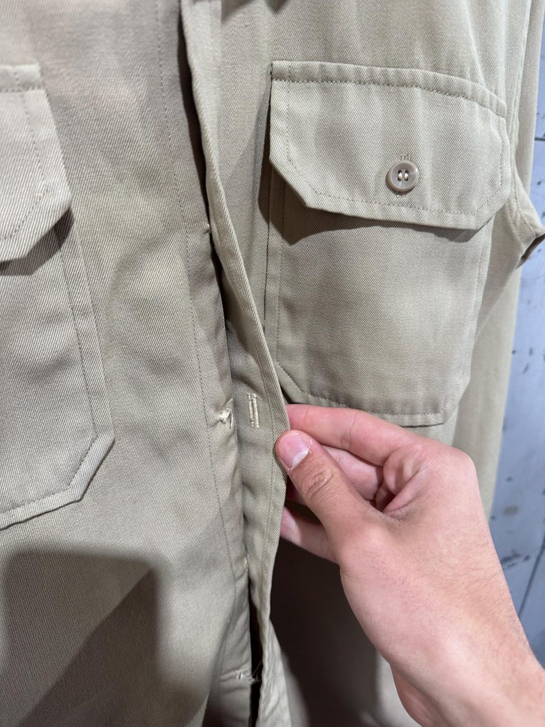 True Vintage 50-tals Lautersteins märke Gabardin militär officersuniform jordfärgad beige skjorta med knappar bild 10