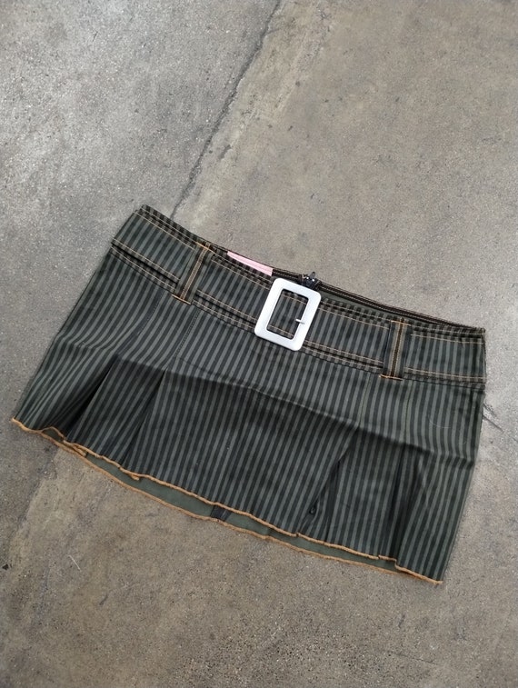 36 00s Serious Mall Goth Punk Pinstripe Skirt  Cu… - image 1