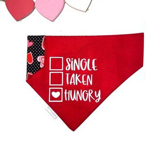 Bandana joyeuse Saint-Valentin pour chien, bandana affamé simple, bandana coeurs, bandana pour chien de la Saint-Valentin, sur le collier