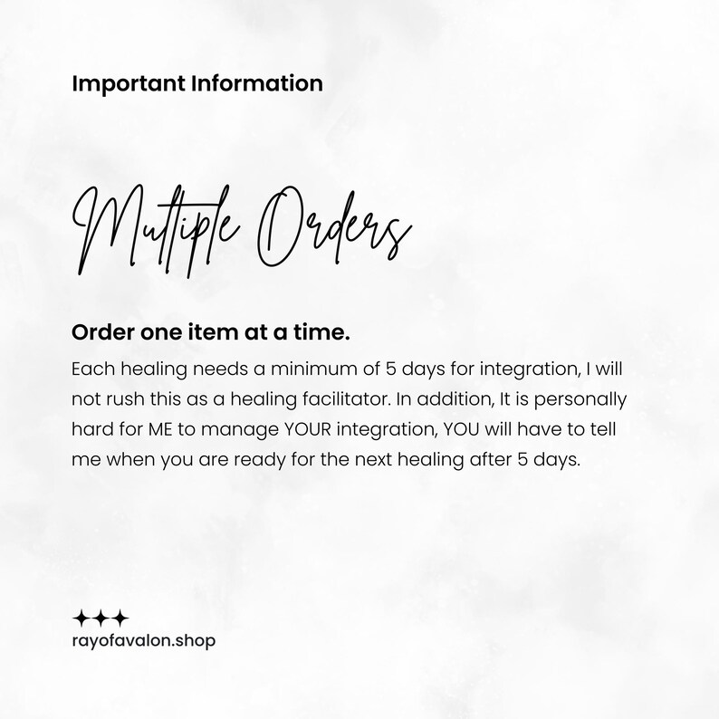 Puede incluir: Un conjunto de tres jarrones de cer&aacute;mica de diferentes alturas y formas. Los jarrones est&aacute;n esmaltados con un acabado blanco mate, ofreciendo una est&eacute;tica minimalista. El jarr&oacute;n m&aacute;s alto mide aproximadamente 25 cm de altura.