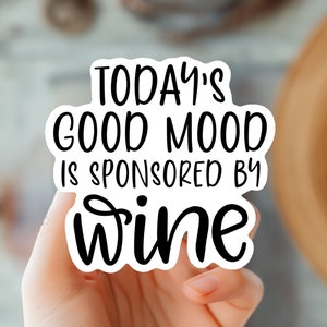 Il buon umore di oggi è sponsorizzato da Wine Sticker - Adesivo in vinile divertente per gli amanti del vino - Adesivo con citazione carina sul vino - Umorismo divertente per gli amanti del vino - Serata del vino