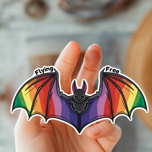Naklejka Flying Free Bat LGBT Pride Inkluzywny projekt dla LGBTQ Wsparcie Równości Inkluzywność Tęczowa Miłość Zwycięża Naklejka Naklejka Queer Naklejka LGBT