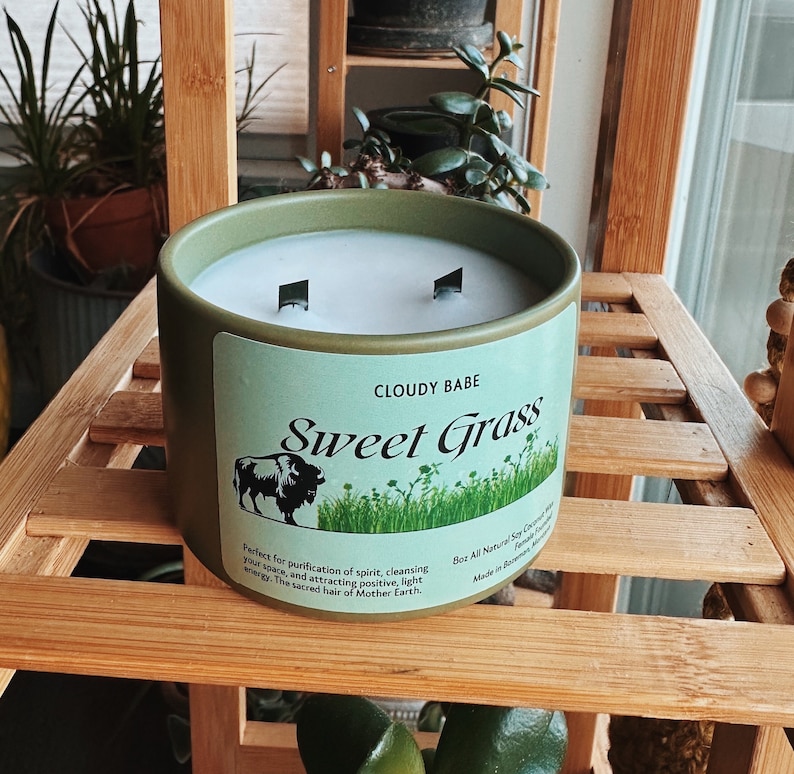 Cloudybabeco Sweetgrass Candle - Thumbnail 3