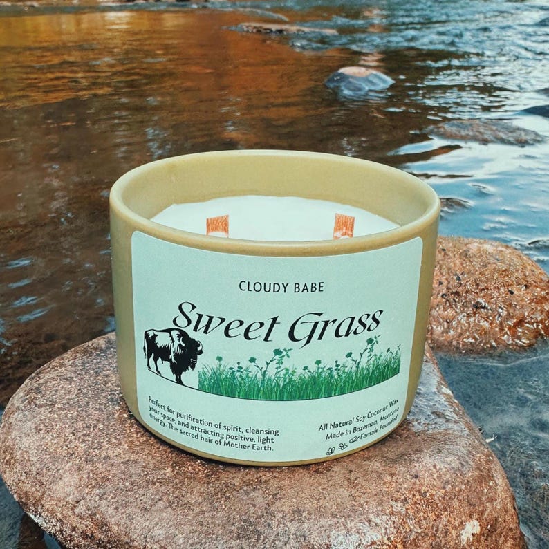 Cloudybabeco Sweetgrass Candle - Thumbnail 2