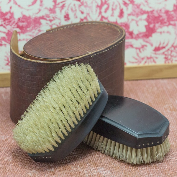 Vintage Gentlemans grooming brush set in original leather case, circa 1940's