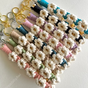 Pulsera de macramé, llavero de margaritas, llavero de flores