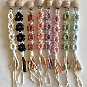 Macrame Pacifier clip, Daisy Pacifier clip, Flower Pacifier Clip, Floral Pacifier clip, Baby Shower Gift