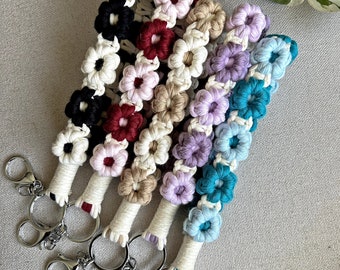 Macrame Daisy Wristlet Keychain: Two-Tone Recycled Cotton