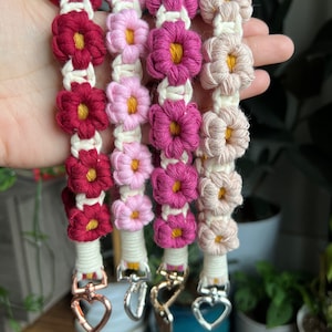 Pulsera de macramé, llavero de margaritas, llavero de flor de macramé, llavero de pulsera de macramé, pulsera de margaritas, pulsera bohemia