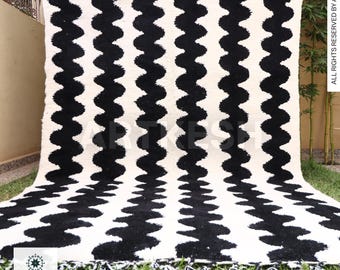 Handgeweven Beni Ourain-wollen vloerkleed | Zwart-wit gegolfd boho-woonkamertapijt