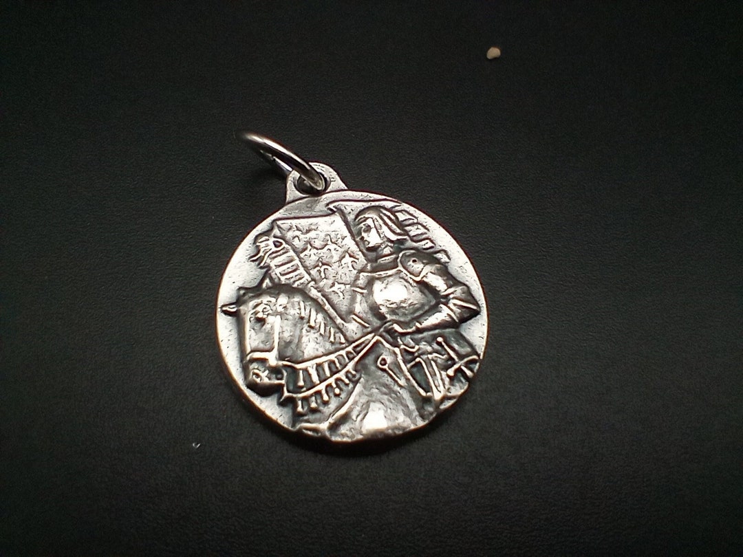 Épingle Art Nouveau En Or 18K - Représentation De Jeanne D'Arc Médaille - Bijou Ancien Mazzoni - Occasion