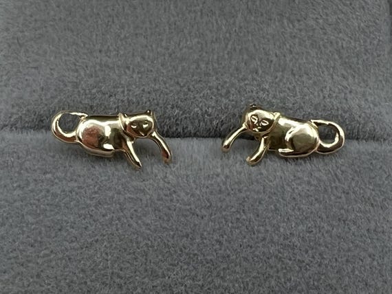 Vintage 10K Solid Gold Tiny Cat Stud Earrings - image 1