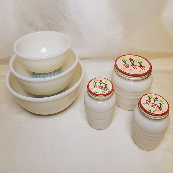 New with Tags! Fire King Ivory Mixing Bowls and Range Set