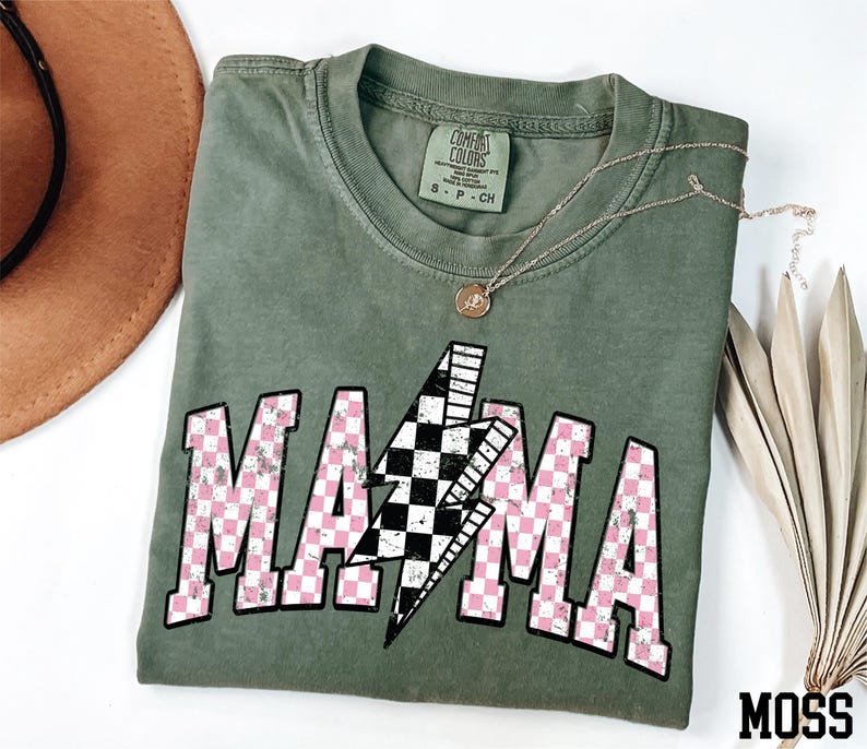 a green shirt with the word mamma on it