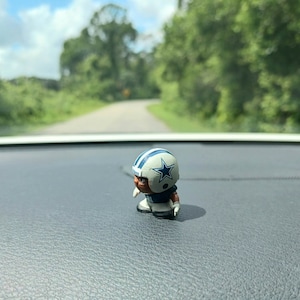 Calza della Befana per l'auto, regalo di Natale per il cruscotto dell'auto da 1 pollice della NFL Pipsqueak dei Dallas Cowboys.