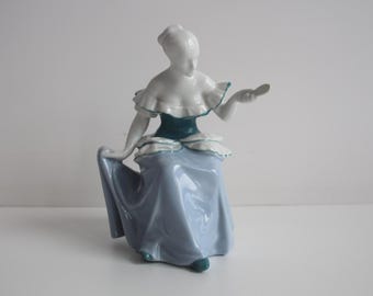 Vintage damfigur i porslin från Royal Dux, Böhmen, 1960-tal.