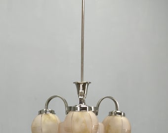 Lámpara de araña Art Déco de cristal rosa y cromo, Checoslovaquia, década de 1940.