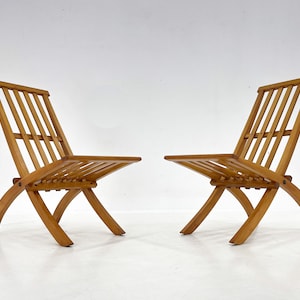 A set of two folding chairs made of beech wood designed by arch. Otto Rothmayer