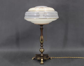 Lampada da tavolo in ottone restaurata degli anni '40 con paralume in vetro / Luce vintage / Metà secolo /