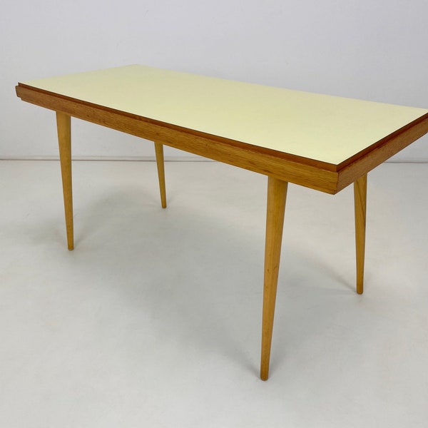 Table basse variable des années 1970, Tchécoslovaquie / Table basse vintage / Table d'appoint / Dessus jaune ou blanc