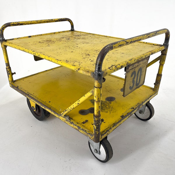 vintage Industrial Coffee ou Side Table on Wheels / Industrial Cart / Made of Iron / Industrial Trolley / Yellow / Industrial Side Table