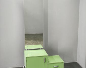 Tavolo da toeletta Bauhaus con specchio e mobiletto in cromo verde, stile Art Déco, Cecoslovacchia, anni '30.