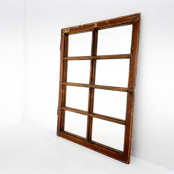 Fenêtre en bois vintage transformée en miroir