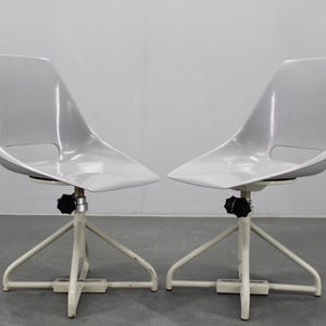 1960s Miroslav Navratil Pair of Fiberglass Chairs for Vertex, Czechoslovakia