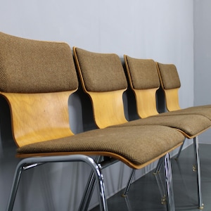 Ensemble de quatre chaises en contreplaqué des années 1970 avec revêtement en tissu, Allemagne / Milieu du siècle / Couleur marron / Chaise vintage /