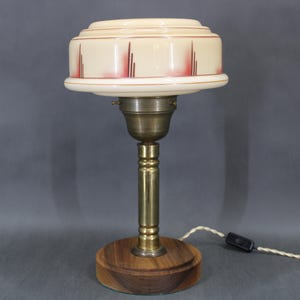 1940s restaurierte Messing Tischlampe mit Holzfuß und Glasschirm / Vintage Leuchte / Mid Century /
